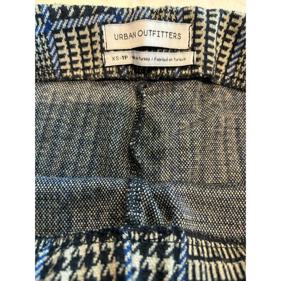 Urban Outfitters Cara High-Waisted
Kick Flare Pant in Plaid Size XS EUC - Picture 3 of 3